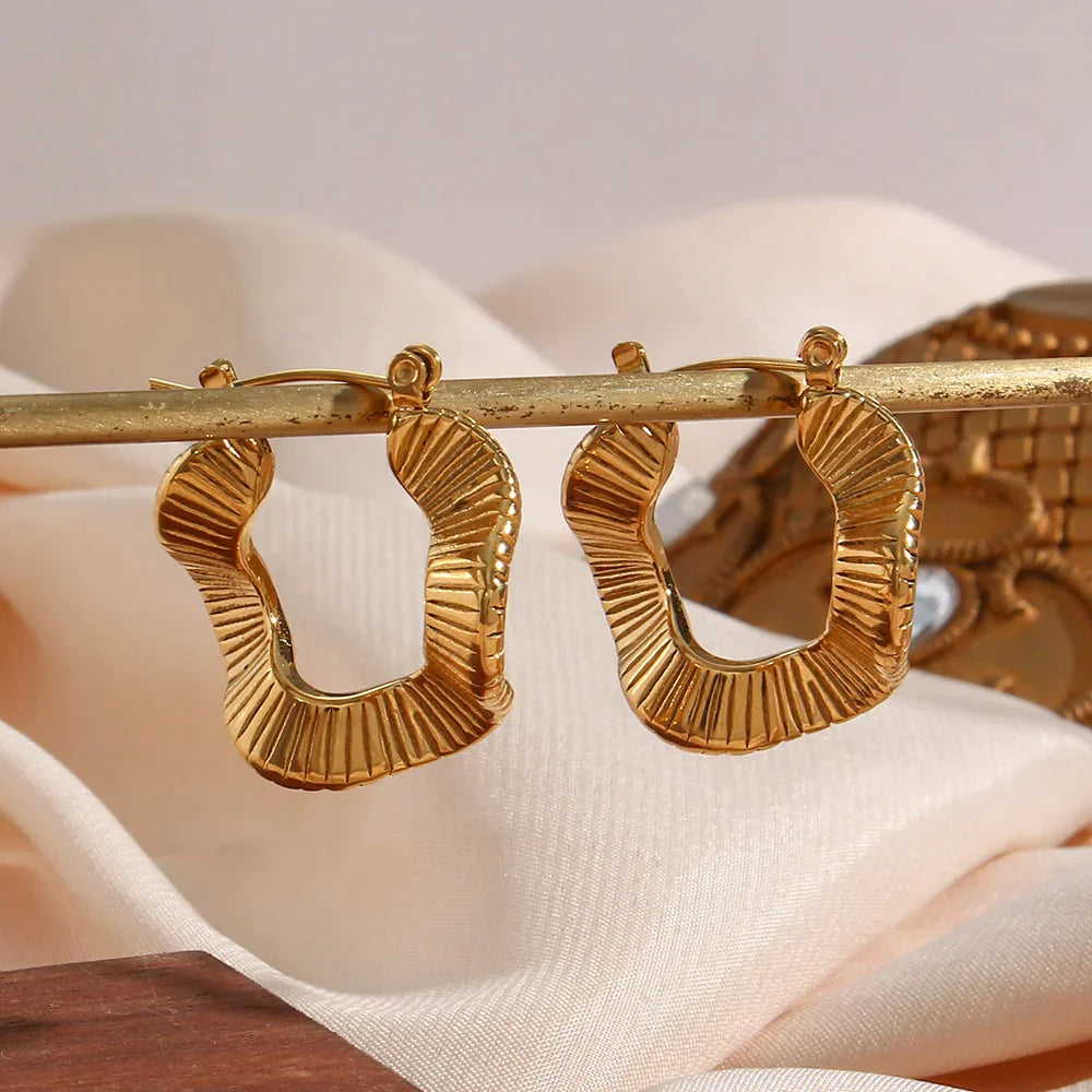 Kinsley Hoop Earrings