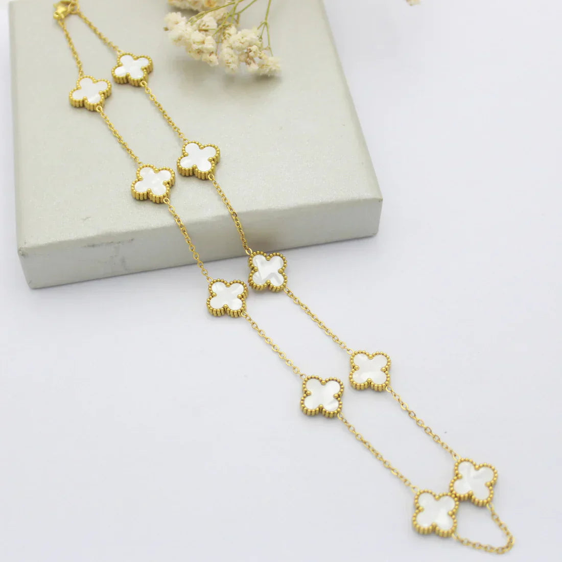 CLOVER | 10 Motive White Necklace